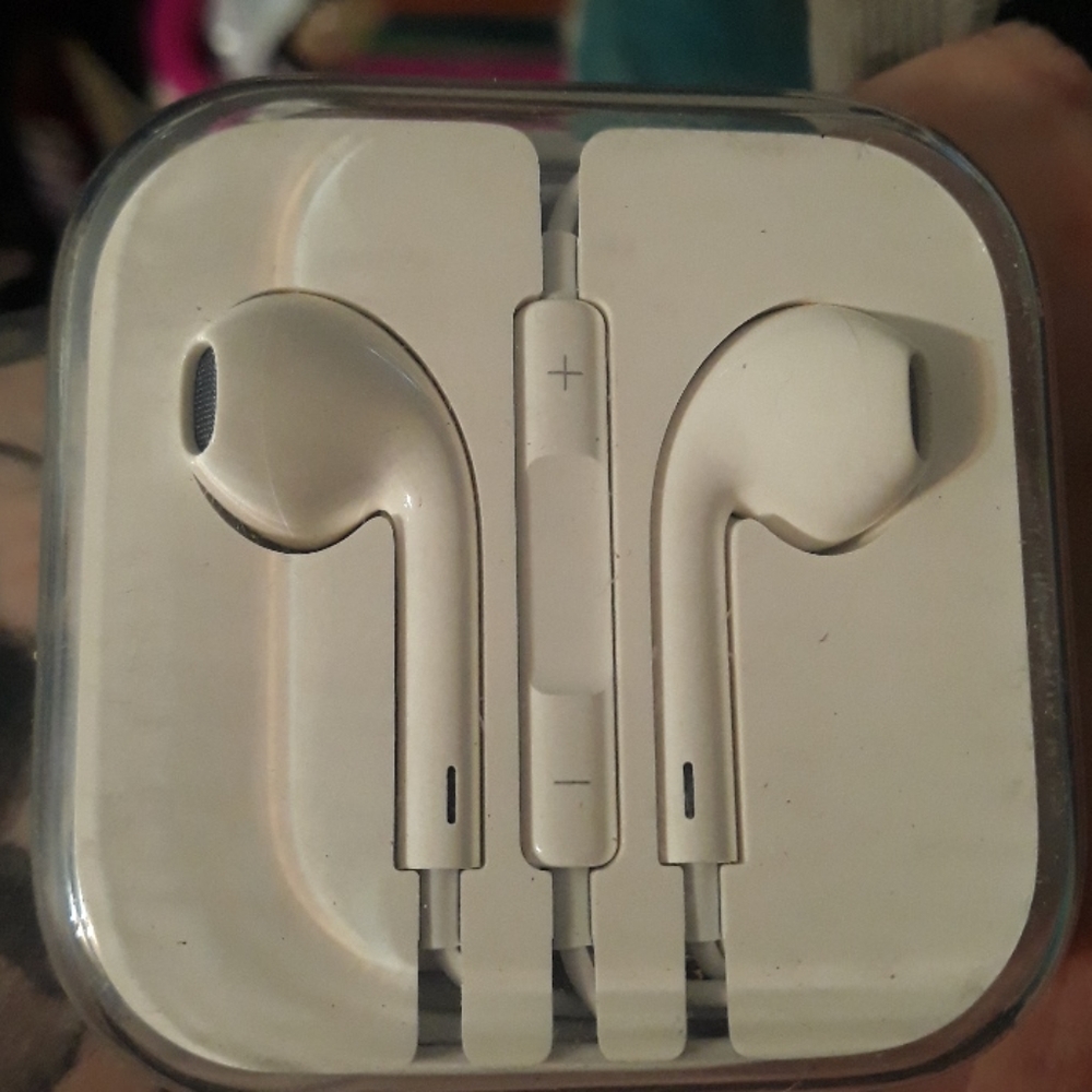 Iphone earbuds